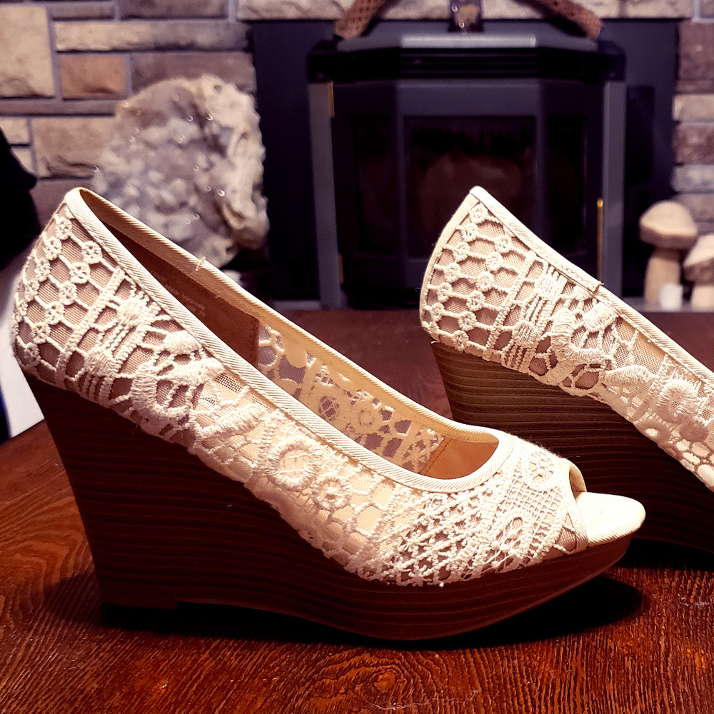 American Eagle AE Wedges